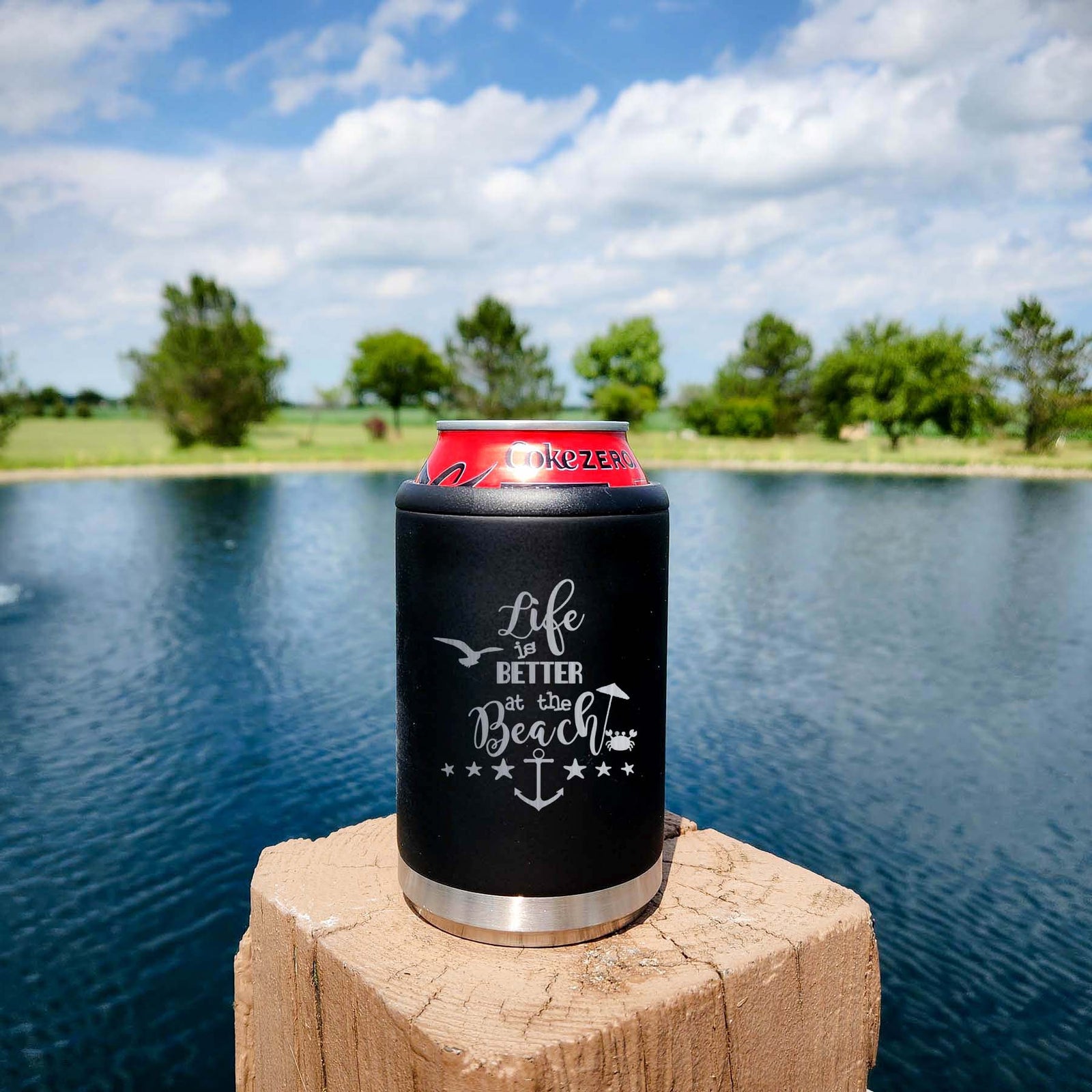 Life is better on the beach engraved can cooler maars black matte Sunny Box